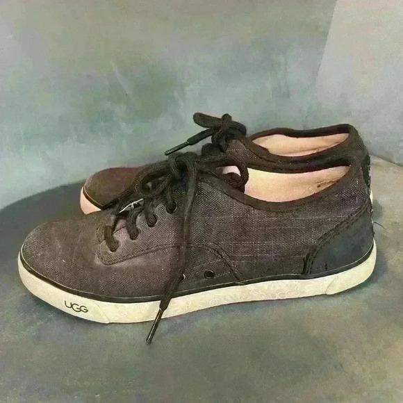 UGG sneakers size 5.5 - Picture 3 of 6